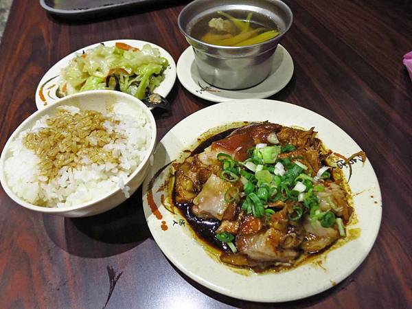 【台北美食】老牌張豬腳飯-超人氣排隊名店 【台北美食】老牌張豬腳飯-超人氣排隊名店