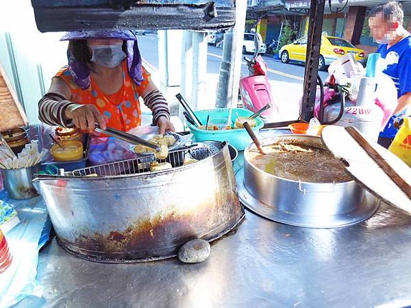【蘆洲美食】陳家傳統小吃-美味的臭豆腐與大腸麵線