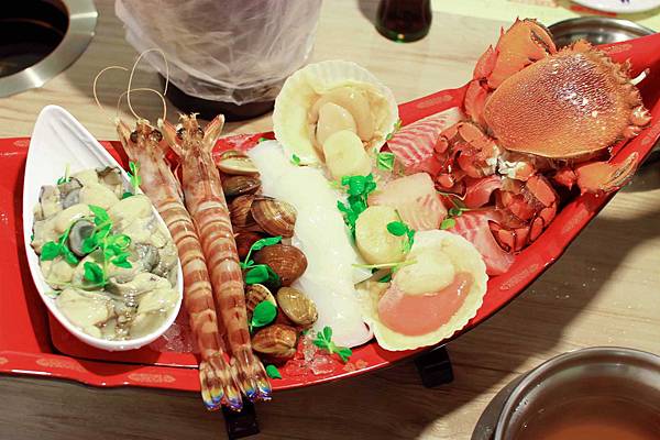 【泰山餐廳】上饌享樂火鍋-巨大霸肉盤超大份量