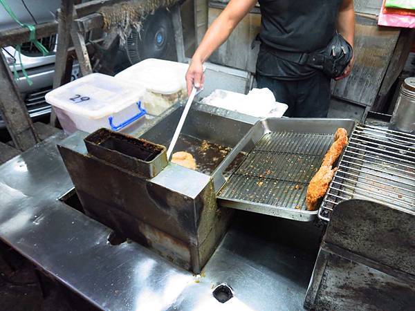 【三重美食】火烤香雞排-三民街上的隱藏版火烤香雞排