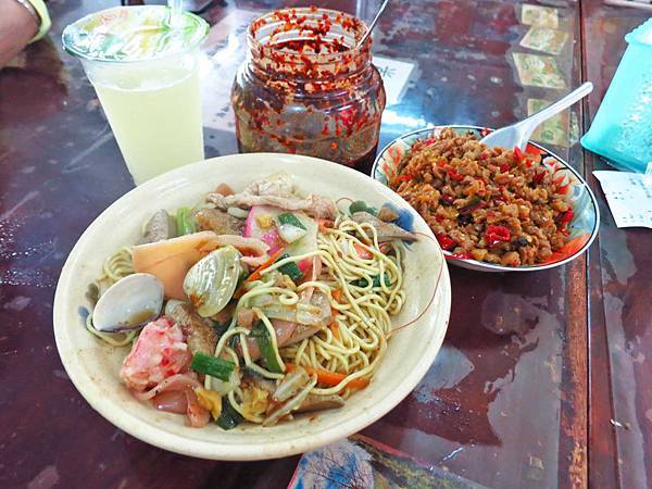 【花蓮美食】佳興冰果店-份量驚人超大碗什錦麵 【花蓮美食】佳興冰果店-份量驚人超大碗什錦麵