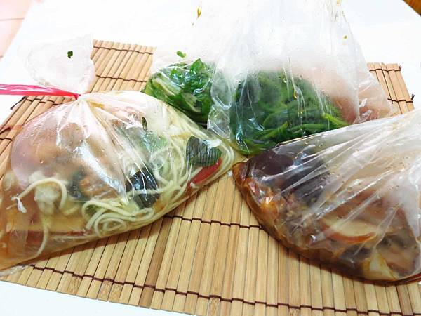 【新莊】福樂街無名麵攤-10元小菜20元乾麵