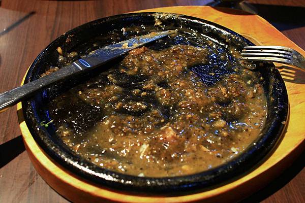 【新莊餐廳】捷運附近的統厚牛排-不到200元也能吃到完整的原肉牛排