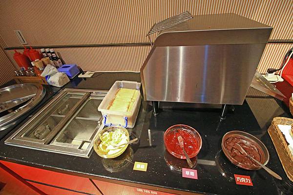 【新莊餐廳】捷運附近的統厚牛排-不到200元也能吃到完整的原肉牛排