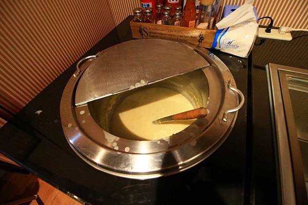 【新莊餐廳】捷運附近的統厚牛排-不到200元也能吃到完整的原肉牛排