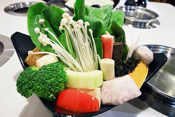 【新莊餐廳】郁之町日式鍋物-雞豬牛羊一次通吃