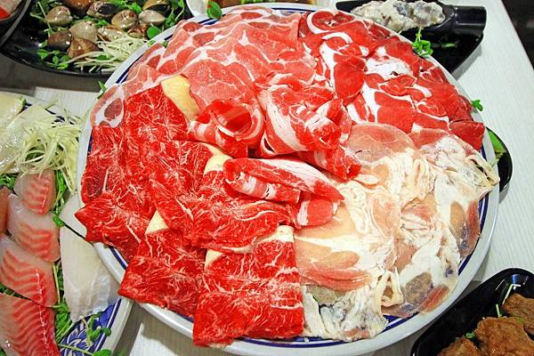 【新莊餐廳】郁之町日式鍋物-雞豬牛羊一次通吃