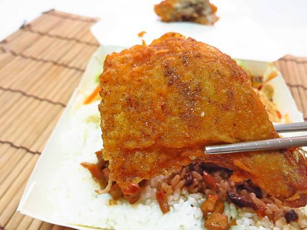 【蘆洲美食】現炸水晶排骨-現炸雞腿便當 【蘆洲美食】現炸水晶排骨-現炸雞腿便當