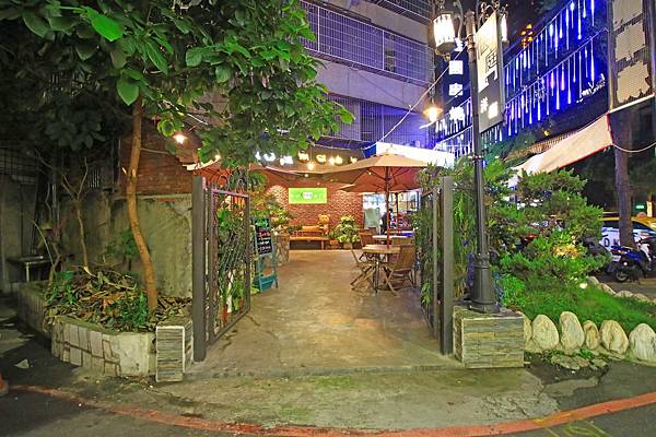 【板橋餐廳】Chatting愜庭洋廚-都市裡的戶外景觀餐廳