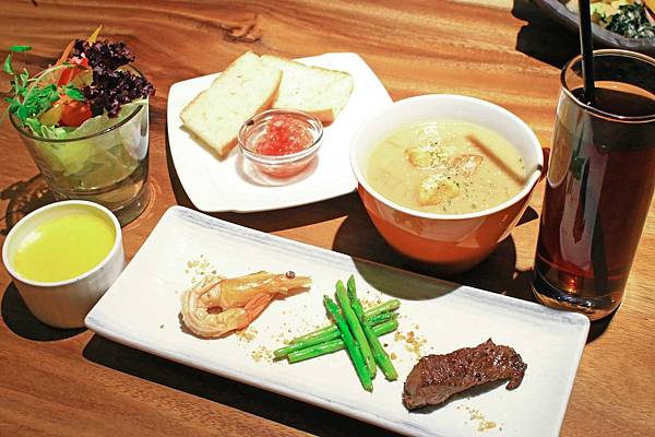 【板橋餐廳】Chatting愜庭洋廚-都市裡的戶外景觀餐廳 【板橋餐廳】Chatting愜庭洋廚-都市裡的戶外景觀餐廳