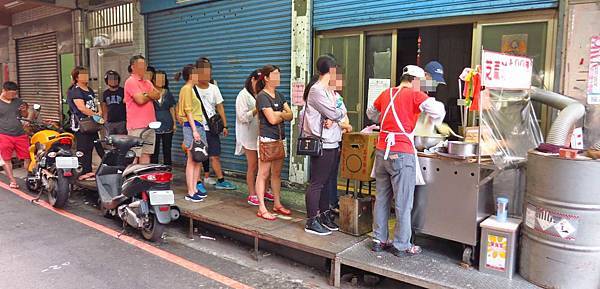 【新莊排隊美食】中華路無名地瓜球-從小吃到大的零嘴