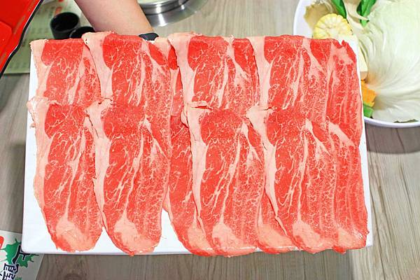 【泰山餐廳】上饌享樂火鍋-最高等級M9+和牛、龍蝦、巨大霸肉盤超大份量