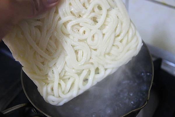 【宅配美食】點線麵急凍熟麵-比泡麵方便又美味的方便麵