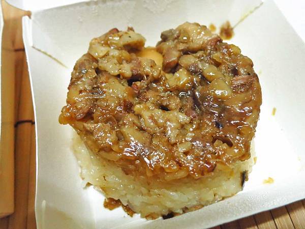 【新莊美食】府城碗粿-碗粿25元、筒仔米糕25元