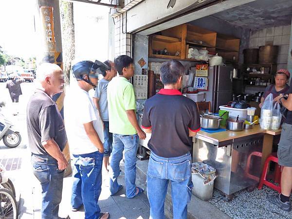 【台北】社子六段油飯-20元超便宜的魯肉油飯