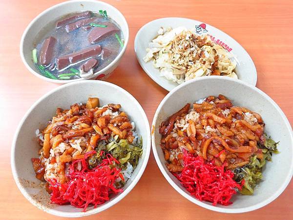 【三重】紅昌吉昌吉街豬血湯-份量大碗又美味的魯肉飯 【三重】紅昌吉昌吉街豬血湯-份量大碗又美味的魯肉飯