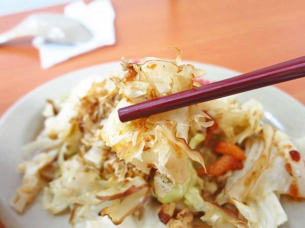 【三重】紅昌吉昌吉街豬血湯-份量大碗又美味的魯肉飯