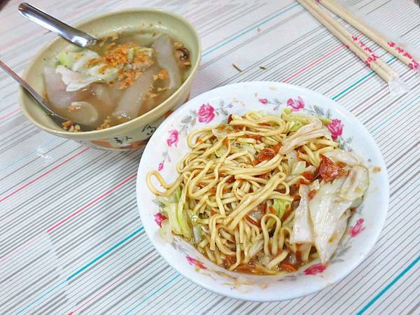 【蘆洲】蘇記鐤邊趖八寶冬粉豬油飯-料多到爆炸的鐤邊挫 【蘆洲】蘇記鐤邊趖八寶冬粉豬油飯-料多到爆炸的鐤邊挫