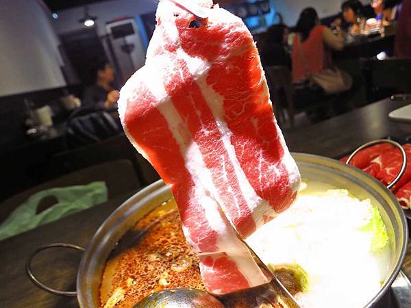 【板橋】有乾人鴛鴦麻辣火鍋-巷弄隱藏版的食材大份量麻辣火鍋