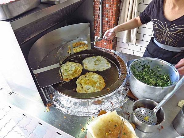 【三重】三重國小手工蔥油餅-附近居民才知道的隱藏版美食