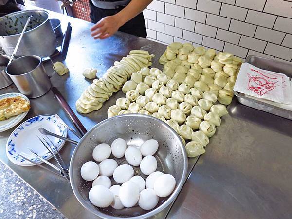 【三重】三重國小手工蔥油餅-附近居民才知道的隱藏版美食