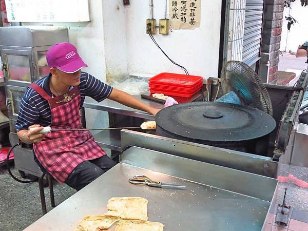 【新莊美食】國泰豆漿-薄又軟Q微鹹香的燒餅