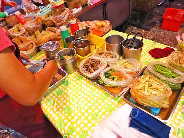 【高雄美食】大木櫥滷味-便宜又美味的排隊美食