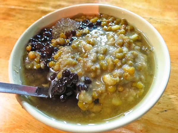 【蘆洲美食】蘆洲三色豆花-內行人才知道的夜市豆花店 【蘆洲美食】蘆洲三色豆花-內行人才知道的夜市豆花店