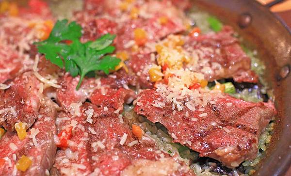 【桃園餐廳】Howfun好飯食堂-西班牙式的超大氣牛肉蓋飯