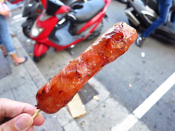 【台北美食】(黃)皇家現烤香腸+蚵仔麵線+佳鑫金桔檸檬