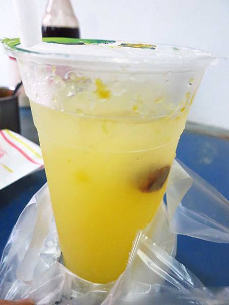 【台北美食】(黃)皇家現烤香腸+蚵仔麵線+佳鑫金桔檸檬