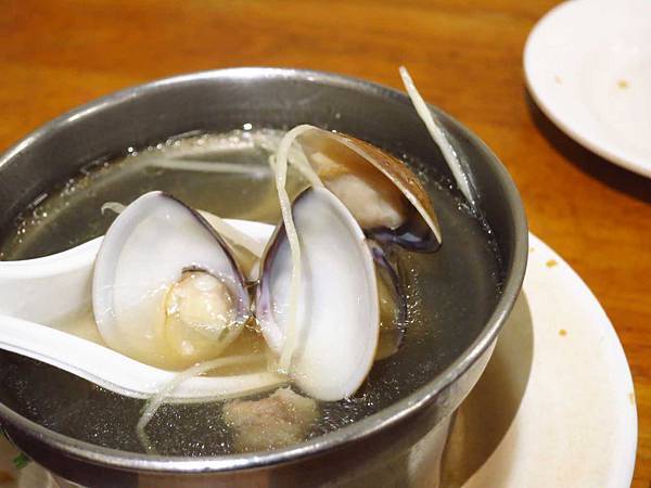 【彰化美食】阿章爌肉飯筒仔米糕-超人氣排隊必吃焢肉飯