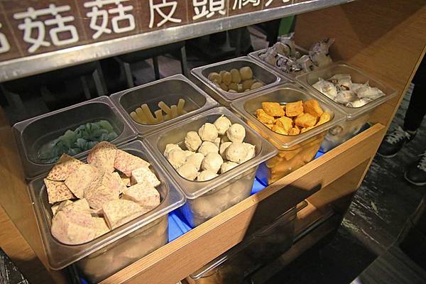 【台北餐廳】本燔野菜農場-近百樣食材359元壽喜燒吃到飽