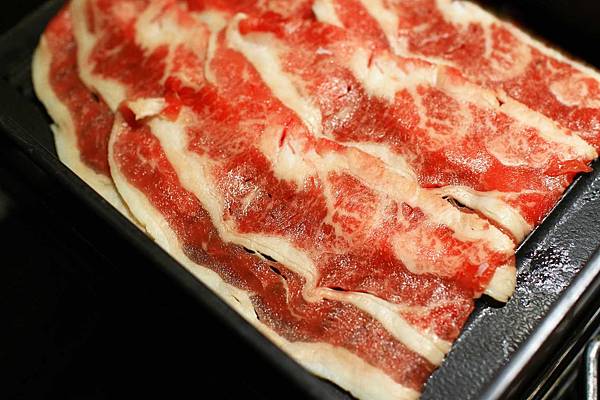 【台北餐廳】本燔野菜農場-近百樣食材359元壽喜燒吃到飽