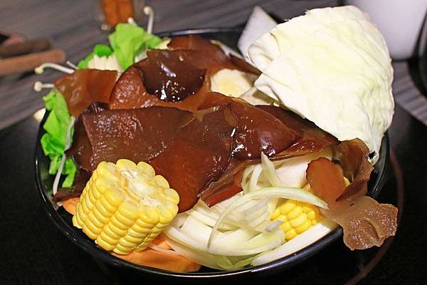 【台北餐廳】本燔野菜農場-近百樣食材359元壽喜燒吃到飽