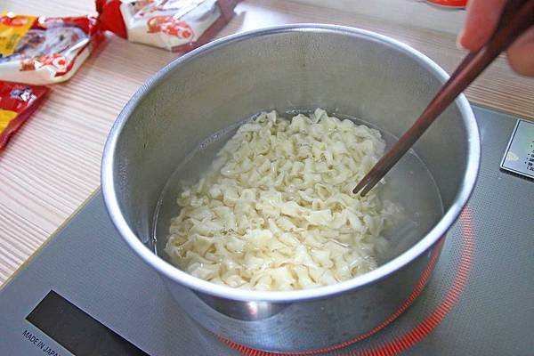 【簡單料理來下廚】五木麻辣寬捲麵-聖誕派對媽咪輕鬆好料理