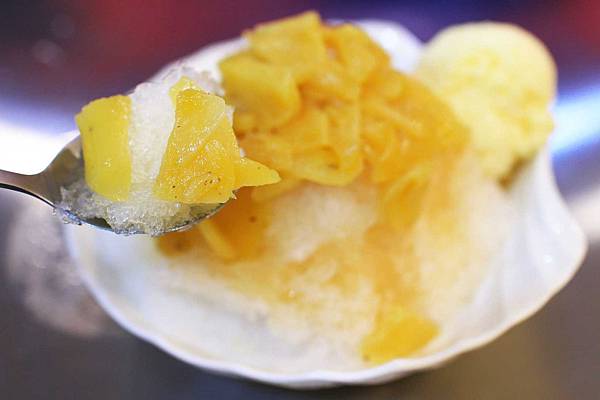 【蘆洲美食】古早味旺來冰店-1碗冰三種吃法的鳳梨冰