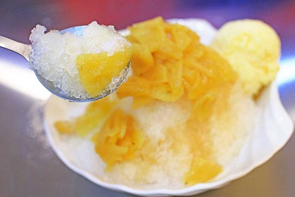 【蘆洲美食】古早味旺來冰店-1碗冰三種吃法的鳳梨冰