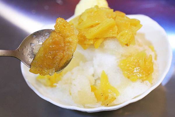 【蘆洲美食】古早味旺來冰店-1碗冰三種吃法的鳳梨冰