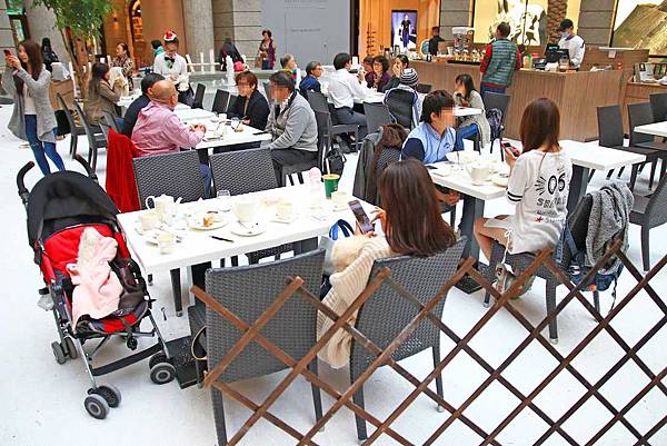 【台北旅遊】2016 BELLAVITA貴婦百貨聖誕節活動-冰天雪地的耶誕城