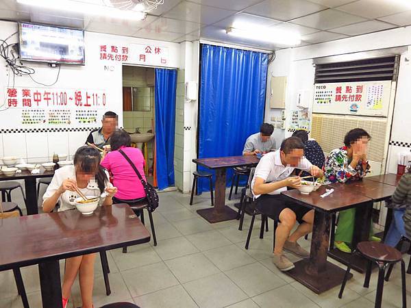 【台北美食】西門町楊記排骨酥麵-不輸給名店的排骨酥麵 