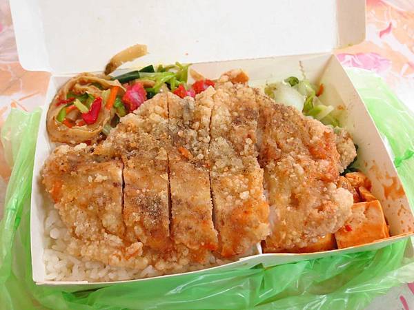 【桃園美食】巧口快餐店-要排半小時以上才能吃到的便當店 【桃園美食】巧口快餐店-要排半小時以上才能吃到的便當店