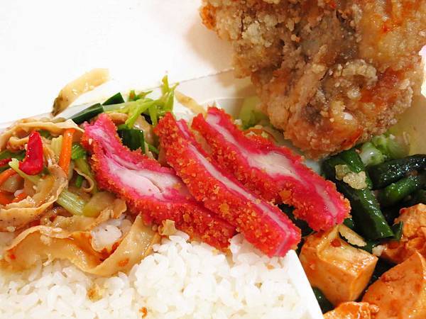 【桃園美食】巧口快餐店-要排半小時以上才能吃到的便當店