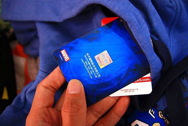 【全台灣最大的原廠授權四季童裝年度廠拍，超低價！】全面超低價５０元起！秋冬新品全面149元起！比外面便宜！漫威英雄/迪士尼/汽車總動員…等多種卡通人物任你挑-PUZZLE拍手國際