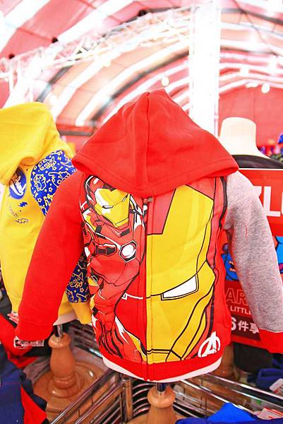 【全台灣最大的原廠授權四季童裝年度廠拍，超低價！】全面超低價５０元起！秋冬新品全面149元起！比外面便宜！漫威英雄/迪士尼/汽車總動員…等多種卡通人物任你挑-PUZZLE拍手國際