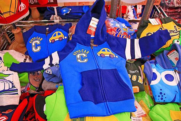 【全台灣最大的原廠授權四季童裝年度廠拍，超低價！】全面超低價５０元起！秋冬新品全面149元起！比外面便宜！漫威英雄/迪士尼/汽車總動員…等多種卡通人物任你挑-PUZZLE拍手國際