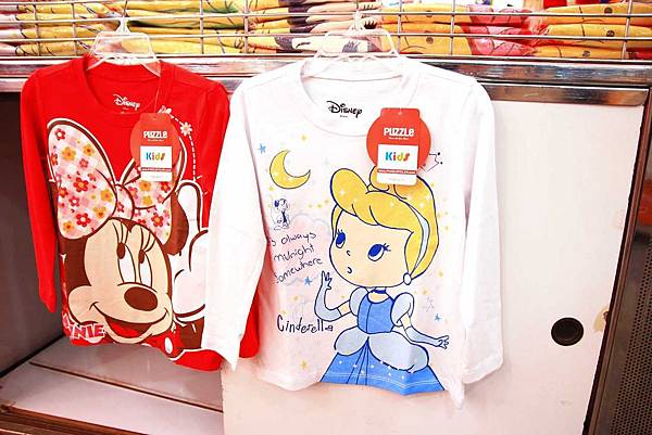 【全台灣最大的原廠授權四季童裝年度廠拍，超低價！】全面超低價５０元起！秋冬新品全面149元起！比外面便宜！漫威英雄/迪士尼/汽車總動員…等多種卡通人物任你挑-PUZZLE拍手國際