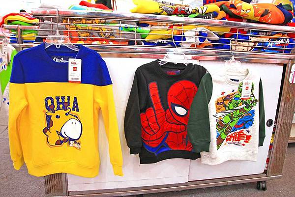 【全台灣最大的原廠授權四季童裝年度廠拍，超低價！】全面超低價５０元起！秋冬新品全面149元起！比外面便宜！漫威英雄/迪士尼/汽車總動員…等多種卡通人物任你挑-PUZZLE拍手國際