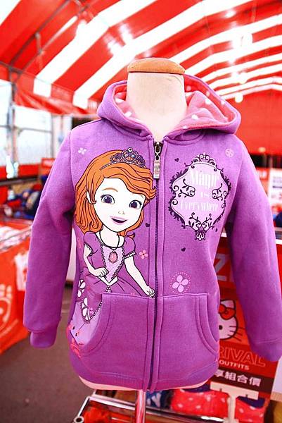 【全台灣最大的原廠授權四季童裝年度廠拍，超低價！】全面超低價５０元起！秋冬新品全面149元起！比外面便宜！漫威英雄/迪士尼/汽車總動員…等多種卡通人物任你挑-PUZZLE拍手國際