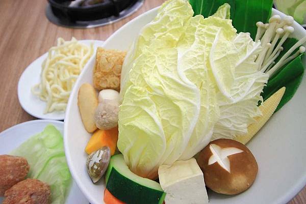 【台北餐廳】拾石鍋物-蒸煮鍋、石頭鍋、涮涮鍋三種火鍋一次滿足